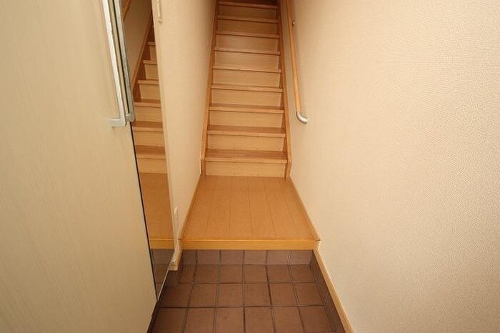 物件内観写真10　(玄関)