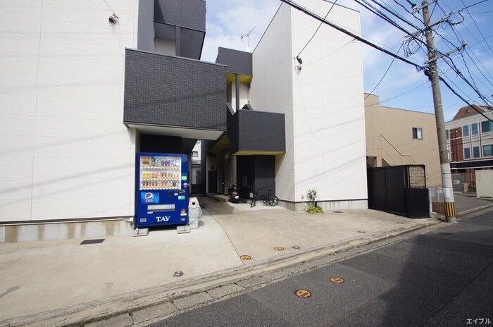 物件外観写真4　(エントランス部分)