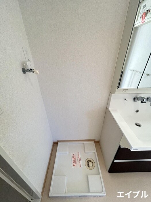 物件内観写真13　(洗濯機置場)