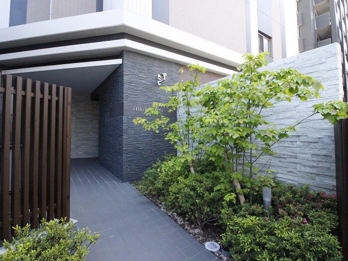 物件外観写真2　(エントランス部分)