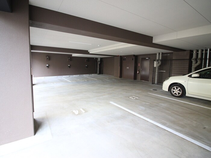 物件外観写真4　(駐車場)