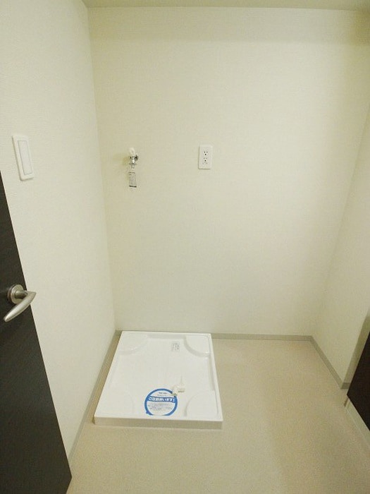 物件内観写真14　(洗濯機置場)