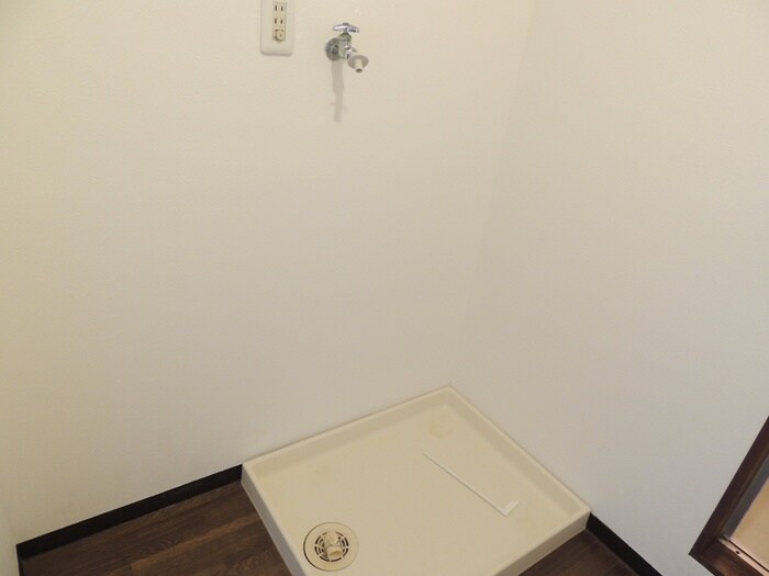 物件内観写真9　(洗濯機置場)