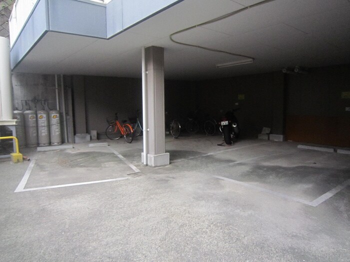 物件外観写真3　(駐車場)