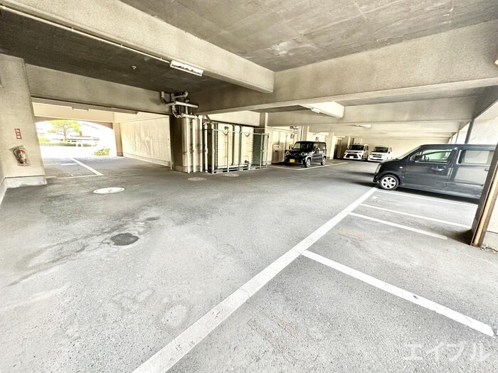 物件外観写真6　(駐車場)