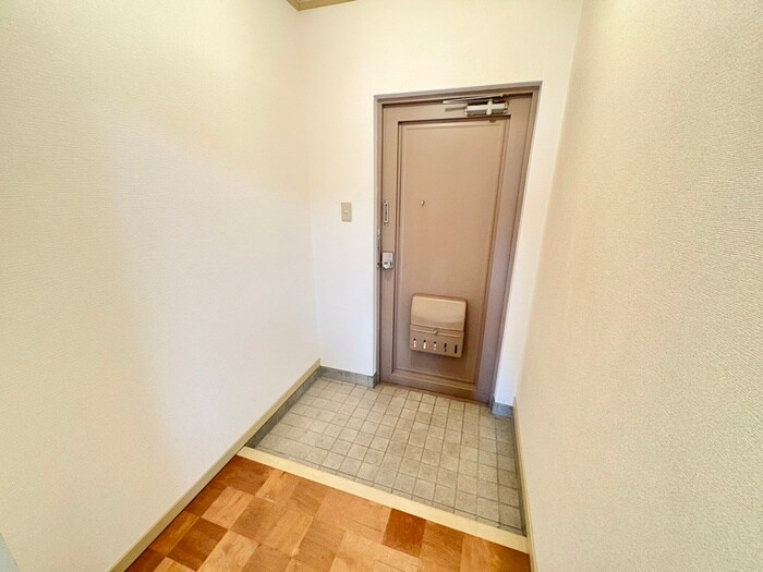 物件内観写真16　(玄関)