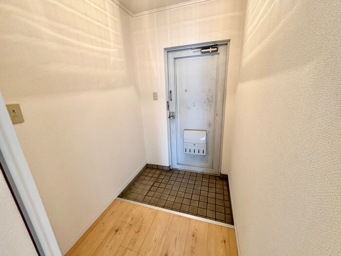 物件内観写真16　(玄関)