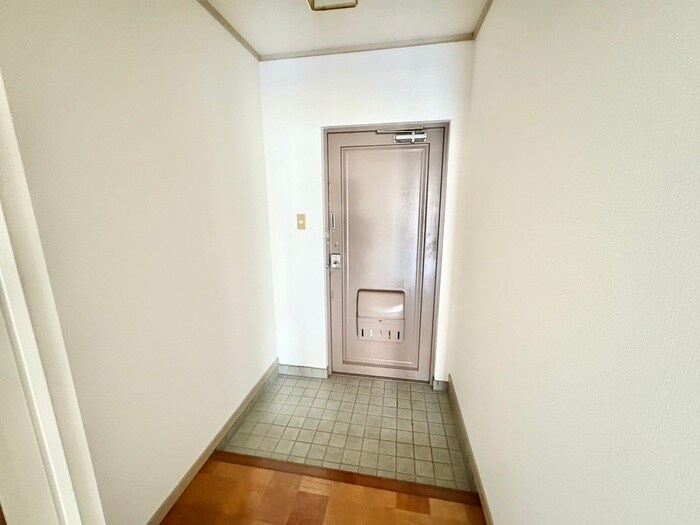 物件内観写真16　(玄関)