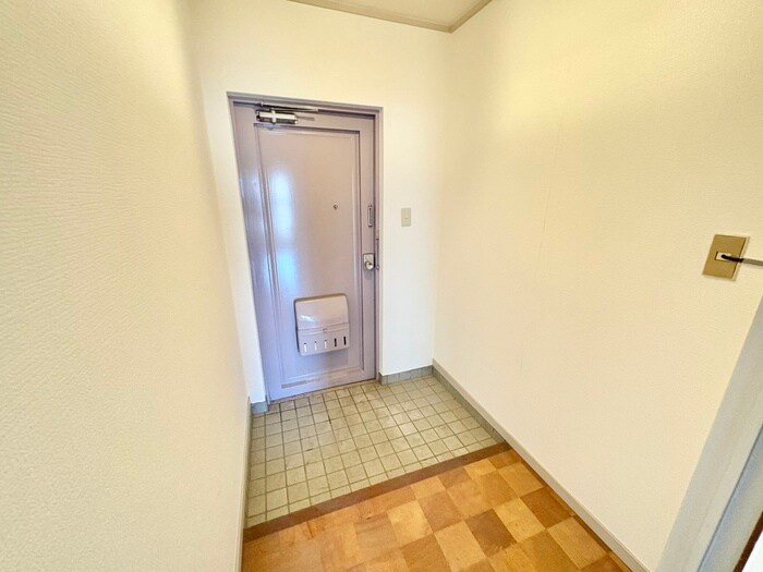 物件内観写真18　(玄関)