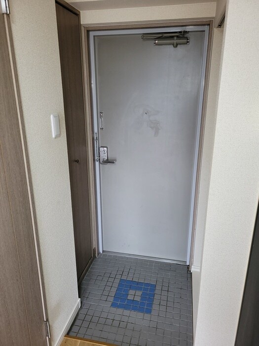 物件内観写真10　(玄関)