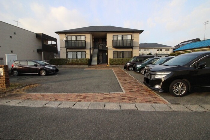 物件外観写真2　(駐車場)