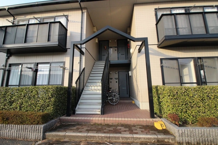 物件外観写真3　(エントランス部分)