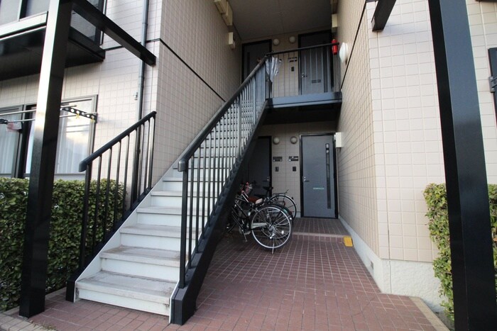 物件外観写真5　(エントランス部分)