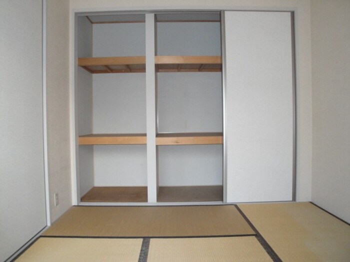 物件内観写真12　(収納)