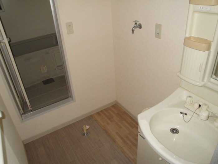 物件内観写真16　(洗濯機置場)