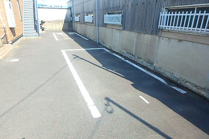物件外観写真2　(駐車場)