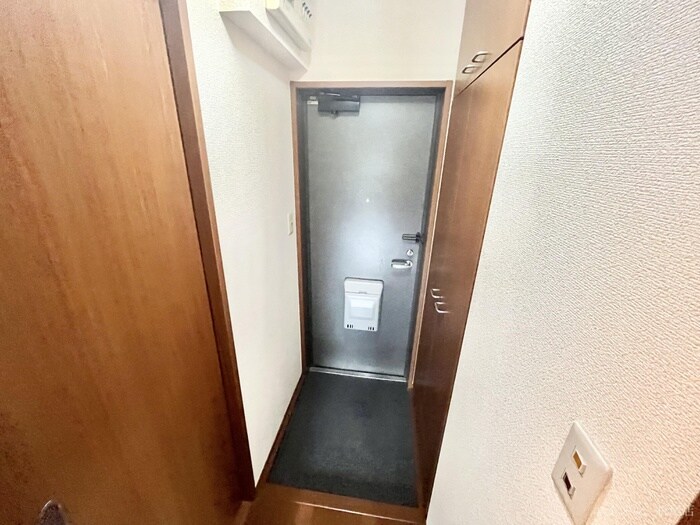 物件内観写真10　(玄関)