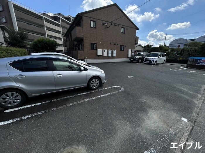物件外観写真5　(駐車場)