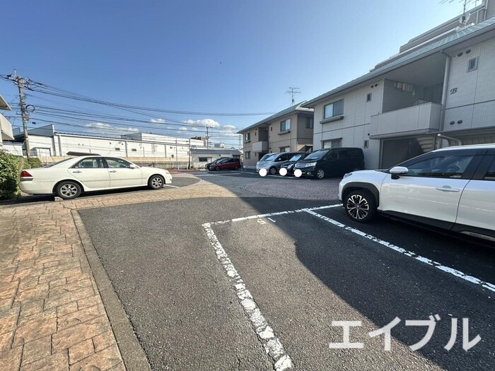 物件外観写真2　(駐車場)