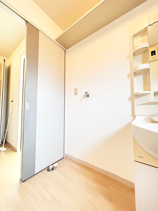 物件内観写真8　(洗濯機置場)