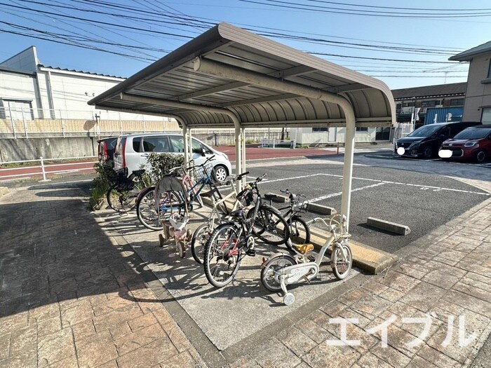 物件外観写真3　(駐輪場)