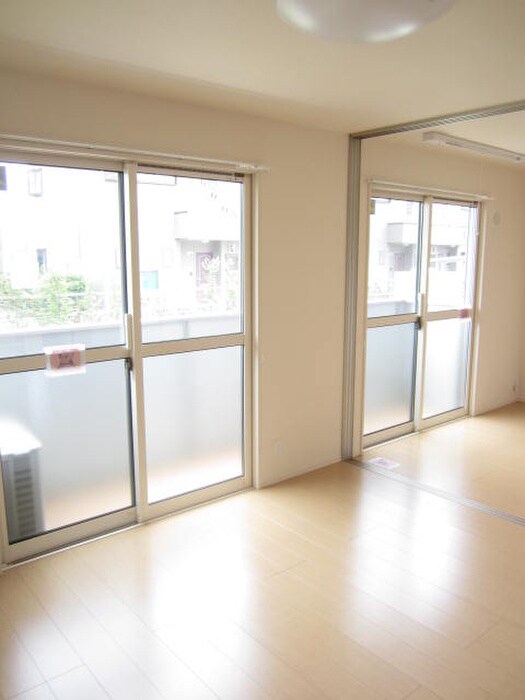 物件内観写真8　(室内からの展望)