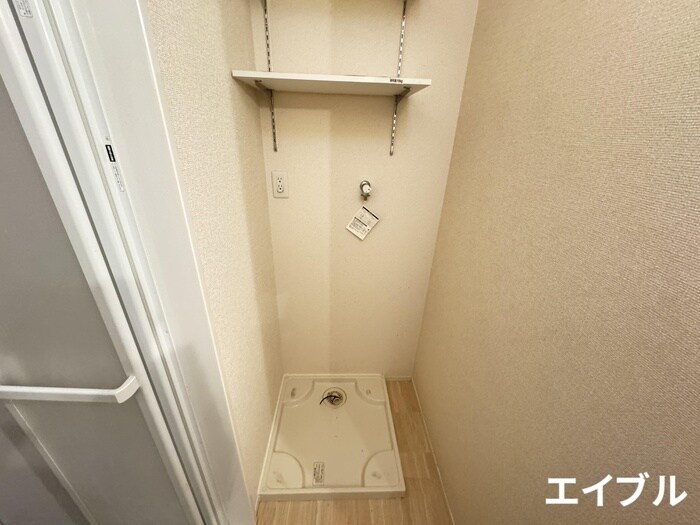 物件内観写真18　(洗濯機置場)