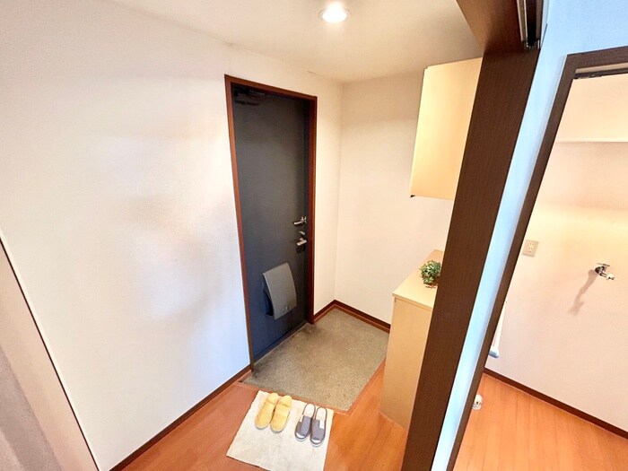 物件内観写真9　(玄関)