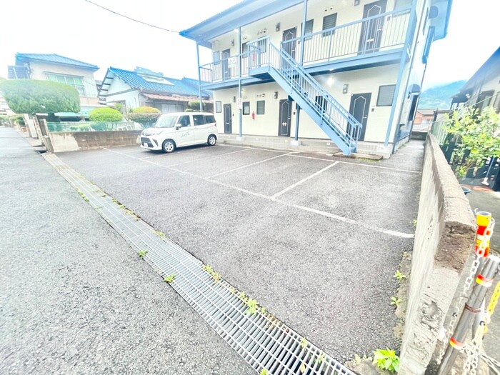 物件外観写真2　(駐車場)