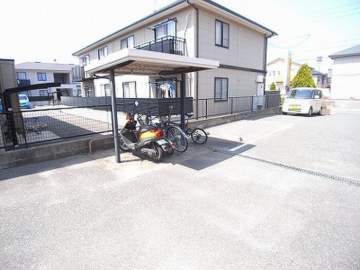 物件外観写真2　(駐車場)