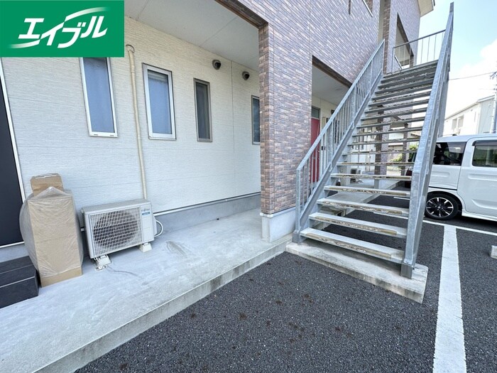 物件外観写真6　(エントランス部分)