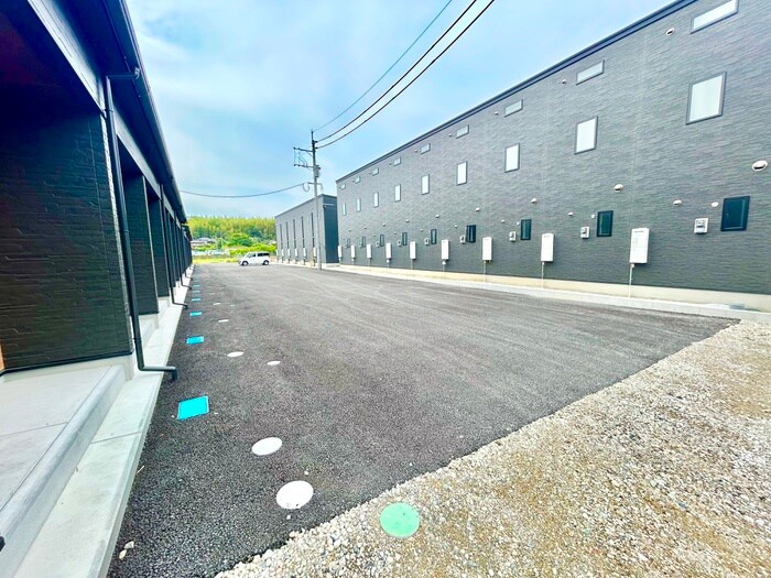 物件外観写真2　(駐車場)