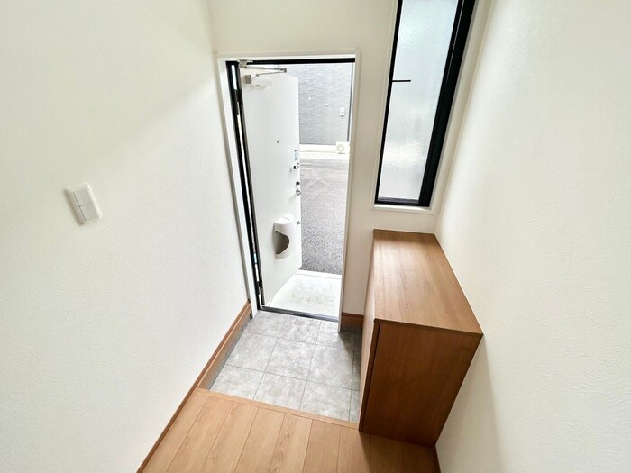 物件内観写真9　(玄関)