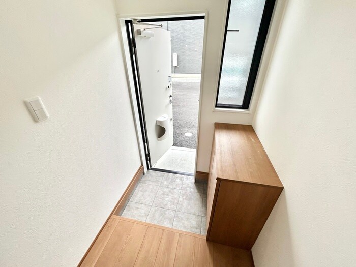 物件内観写真9　(玄関)