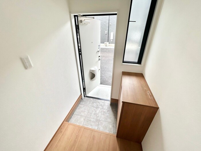 物件内観写真9　(玄関)