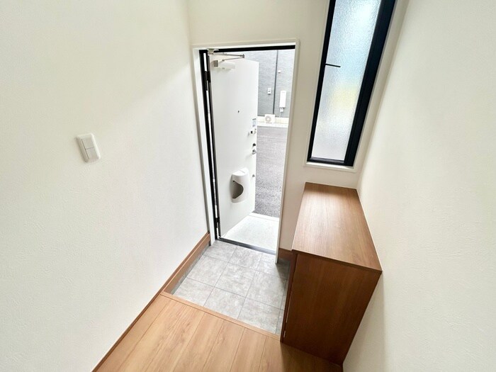 物件内観写真9　(玄関)