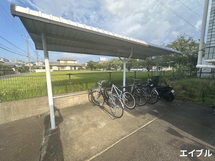 物件外観写真4　(駐輪場)