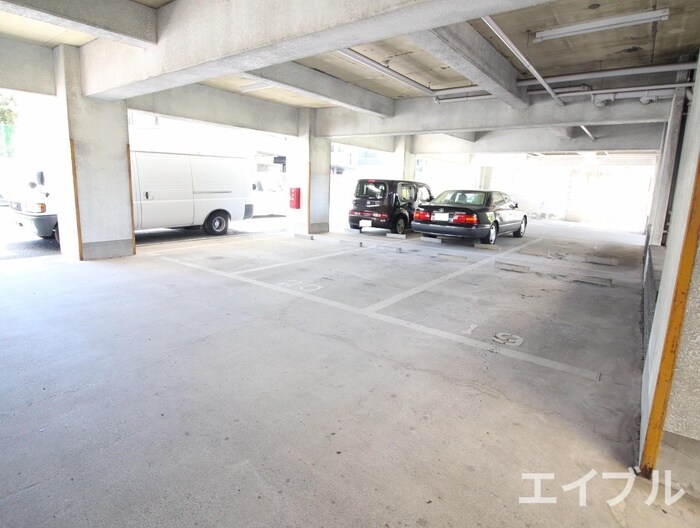 物件外観写真3　(駐車場)