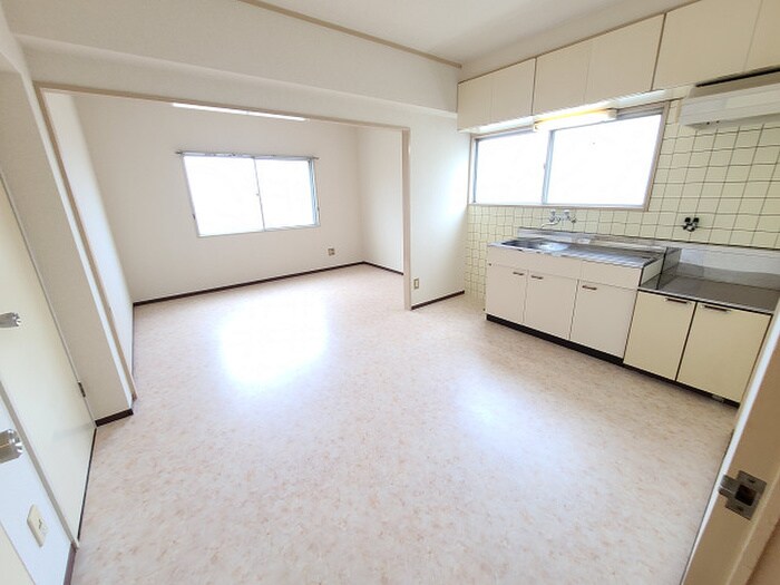 物件内観写真2　(居室)