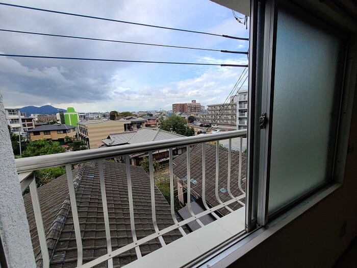 物件内観写真8　(室内からの展望)