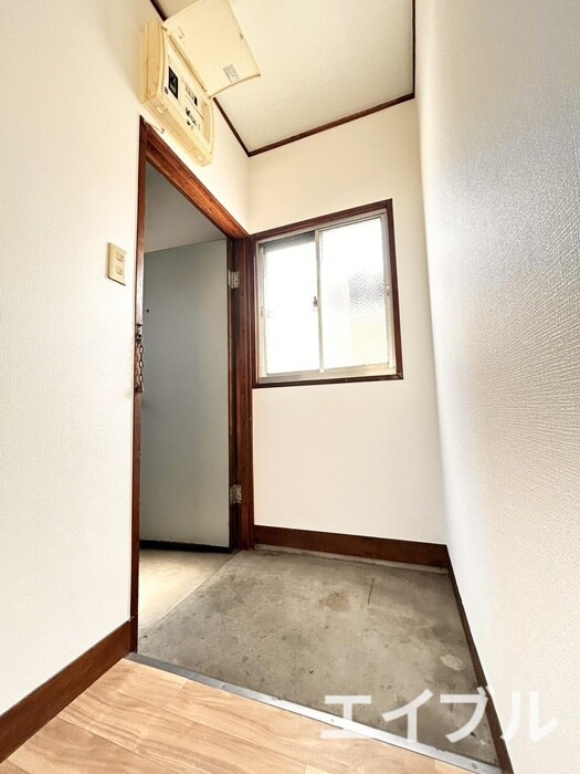 物件内観写真5　(玄関)