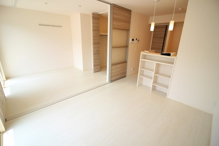 物件内観写真2　(居室)