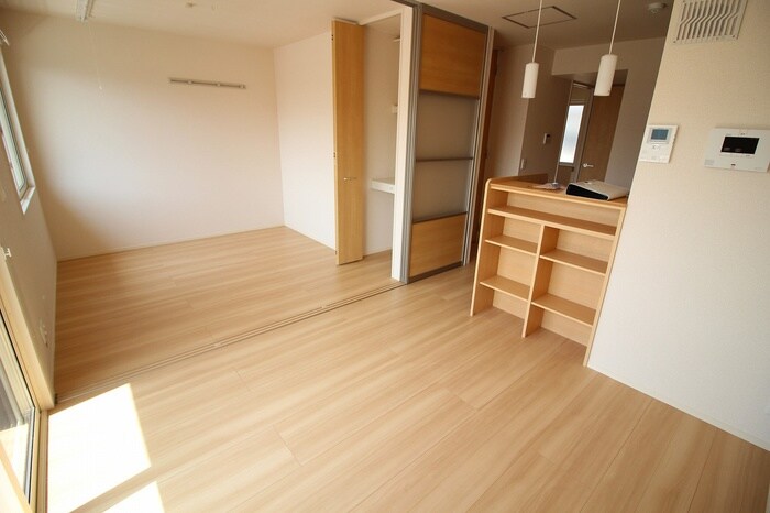 物件内観写真2　(居室)