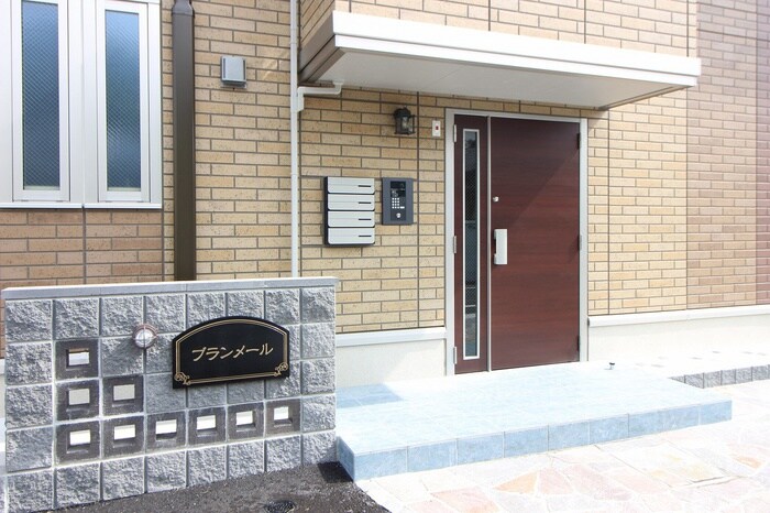 物件外観写真5　(エントランス部分)