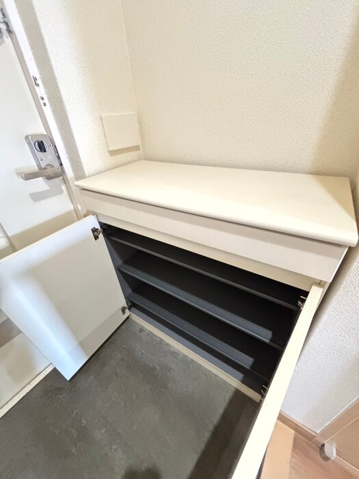 物件内観写真10　(玄関)