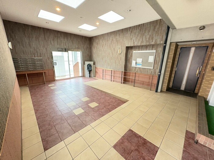 物件外観写真3　(エントランス部分)