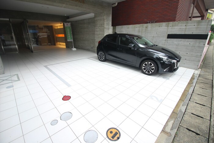 物件外観写真3　(駐車場)