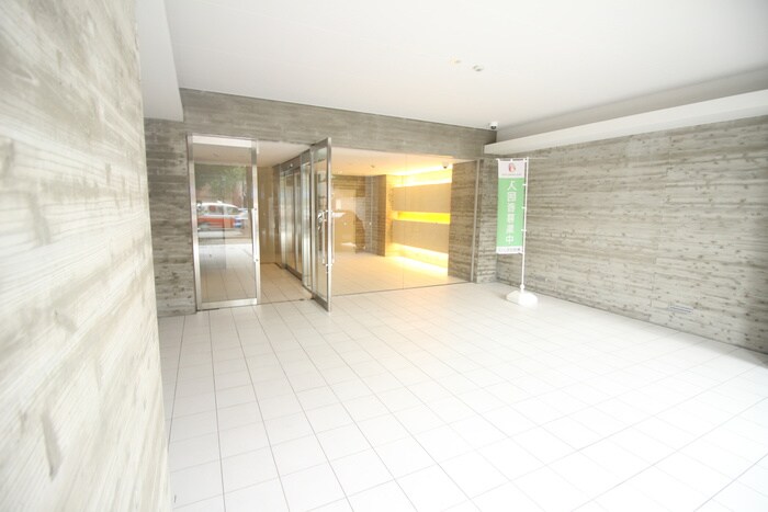 物件外観写真5　(エントランス部分)