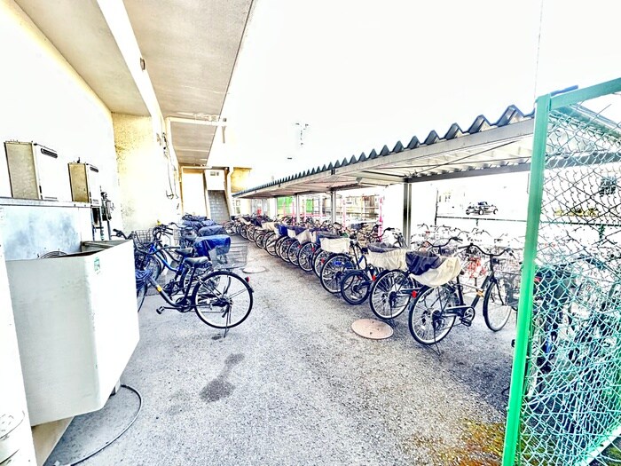 物件外観写真5　(駐輪場)