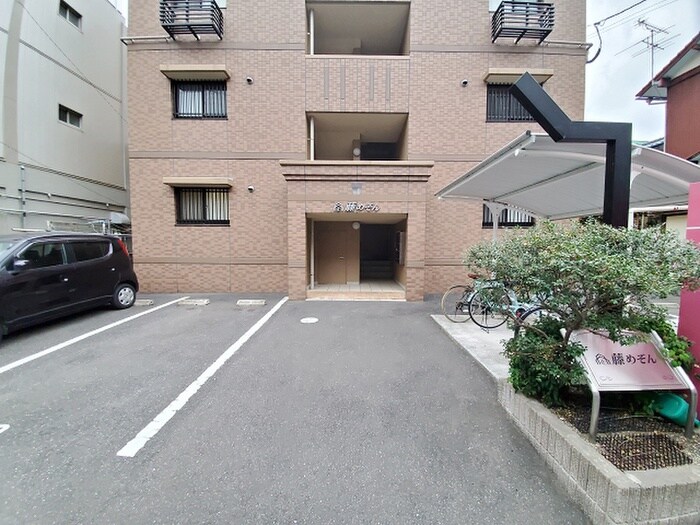 物件外観写真3　(駐車場)